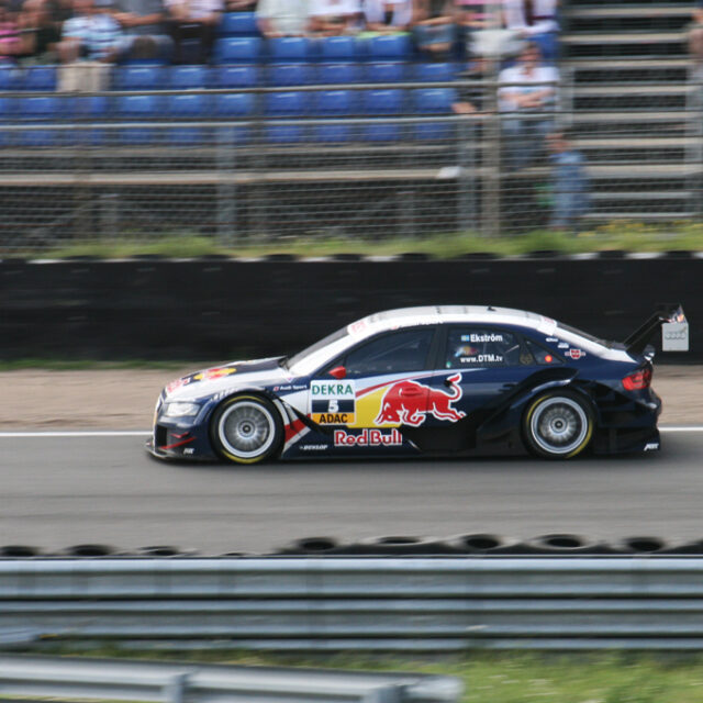 Matthias Ekström na de s-bocht tijdens de DTM in Zandvoort