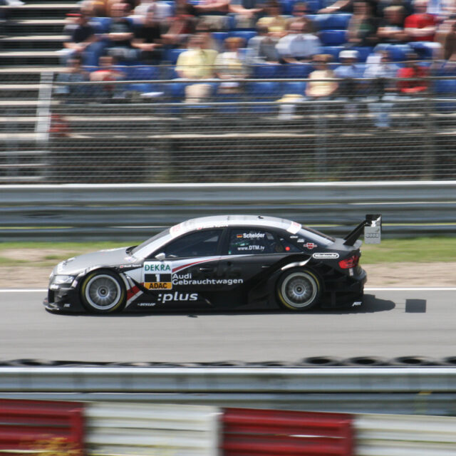 Timo Scheider net na de s-bocht tijdens de DTM in Zandvoort