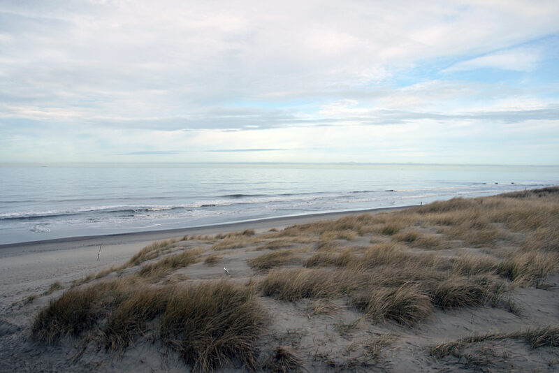 Het strand in pasteltinten.