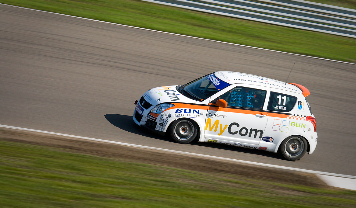 Jos Kiekens in zijn Suzuki Swift tijdens de masters