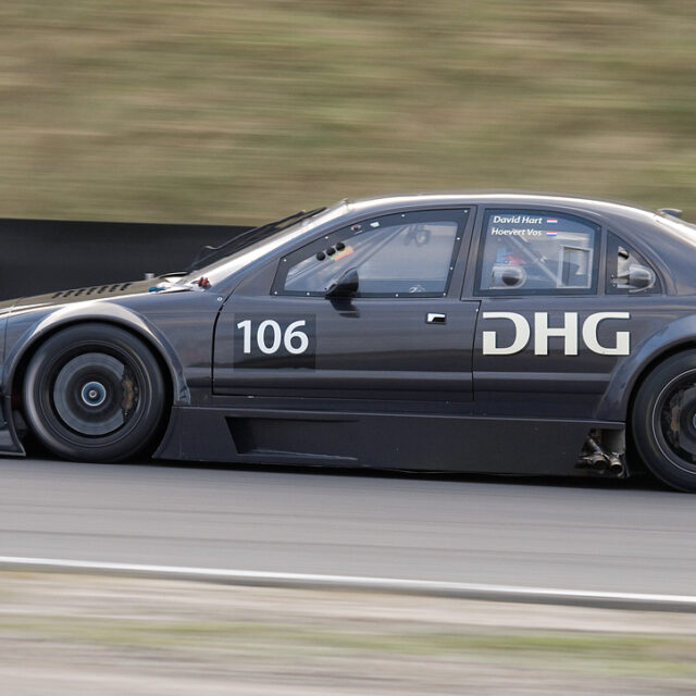 David Hart en Hoevert Vos in hun V8-star tijdens de nieuwjaarsrace