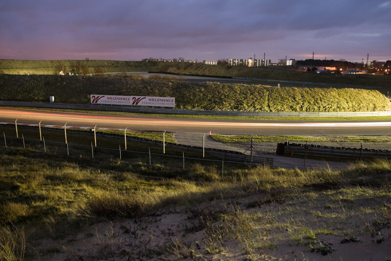 Foto’s van de #Nieuwjaarsrace op #Zandvoort in het #donker.