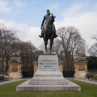 Koning Leopold op zijn paard op het Place du Trone in Brussel