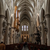 Binnen in de Sintt Michiels en Goedelekathedraal in Brussel